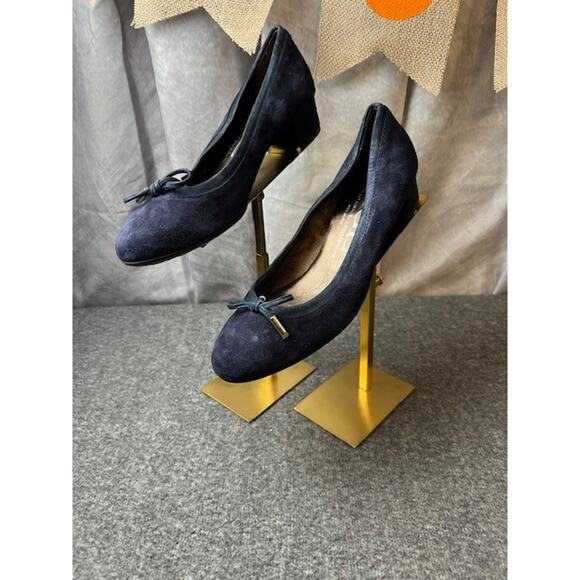 EUC Attilio Giusti Leombruni AGL Kristin 38.5 US 8 Blue Suede Low Heel Pumps - Picture 1 of 8